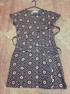 Passion Lily geometric batik wrap mini dress with cap sleeves v neck medium